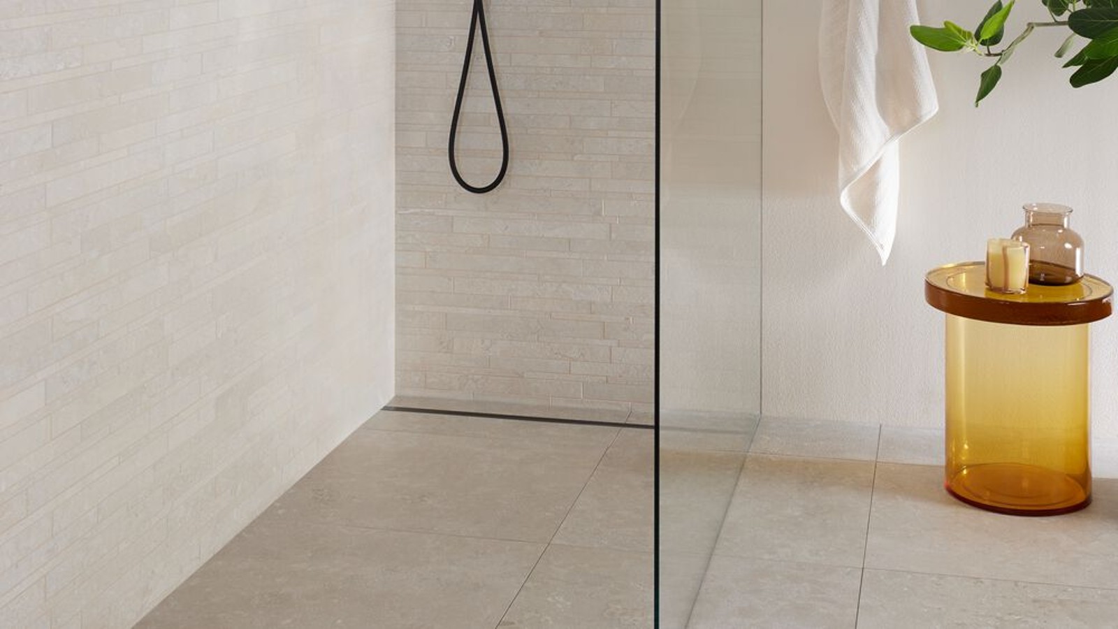 Douche de plain-pied avec canivelle de douche Geberit Cleanline50 Douche de plain-pied avec canivelle de douche Geberit Cleanline50