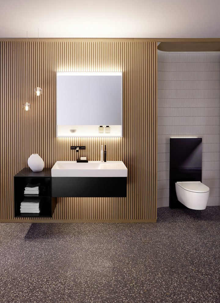 Geberit ONE avec point dʼeau simple et Monolith Plus en verre noir (© Geberit)