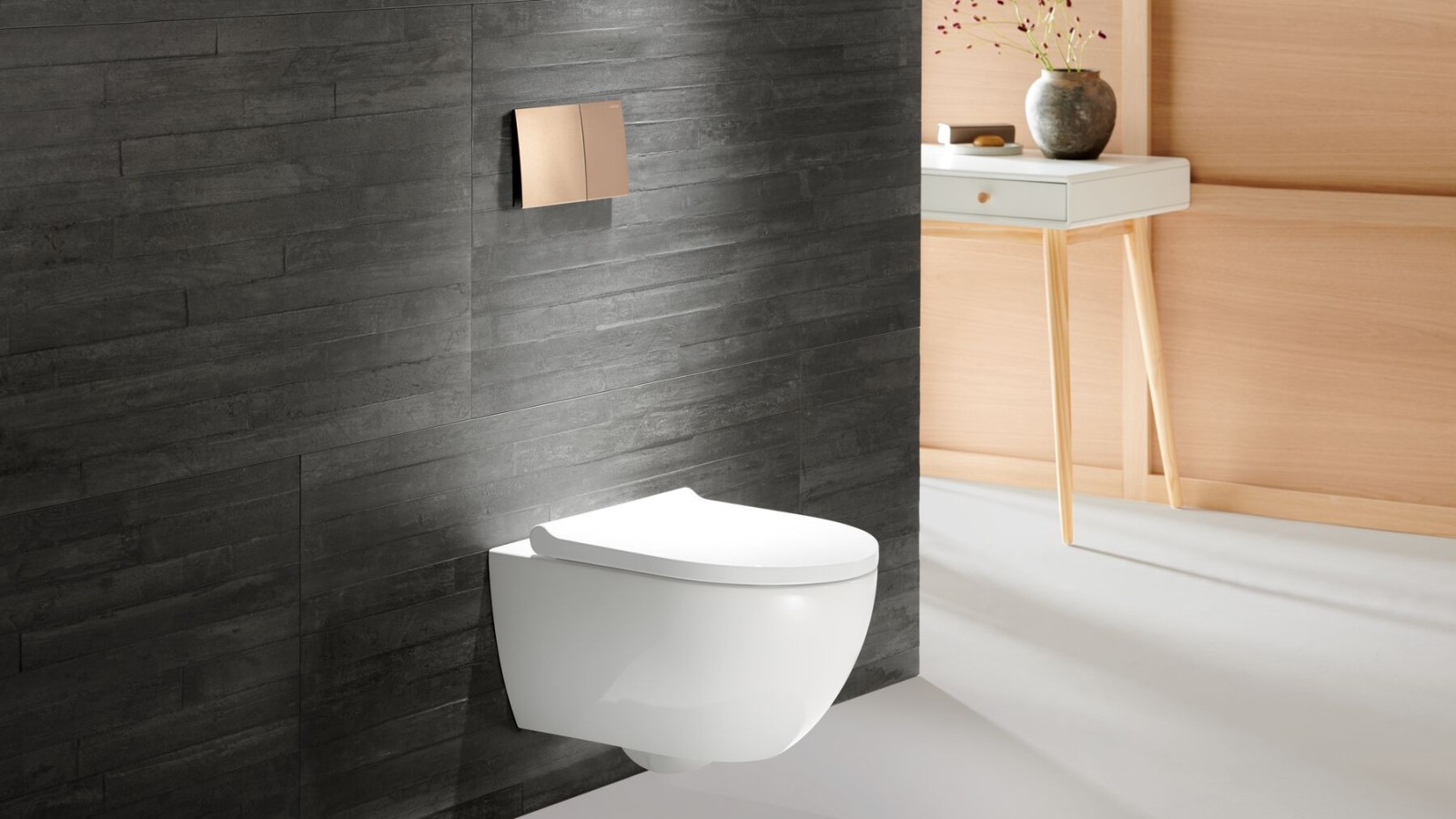 WC from the Geberit Acanto bathroom series with rose gold actuator plate WC from the Geberit Acanto bathroom series with rose gold actuator plate
