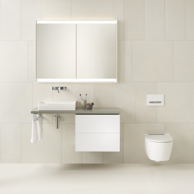 Salle de bains blanche avec espace lavabo et WC Geberit ONE (© Geberit)
