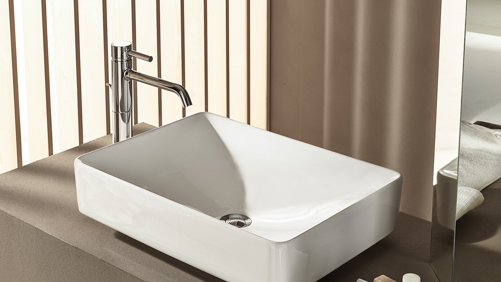 Rectangle lay-on Variform washbasin Rectangle lay-on Variform washbasin