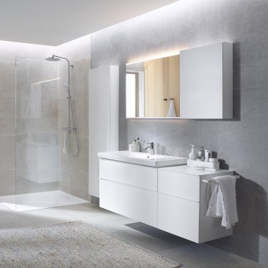 Bathroom with Geberit iCon bathroom ceramics and furniture