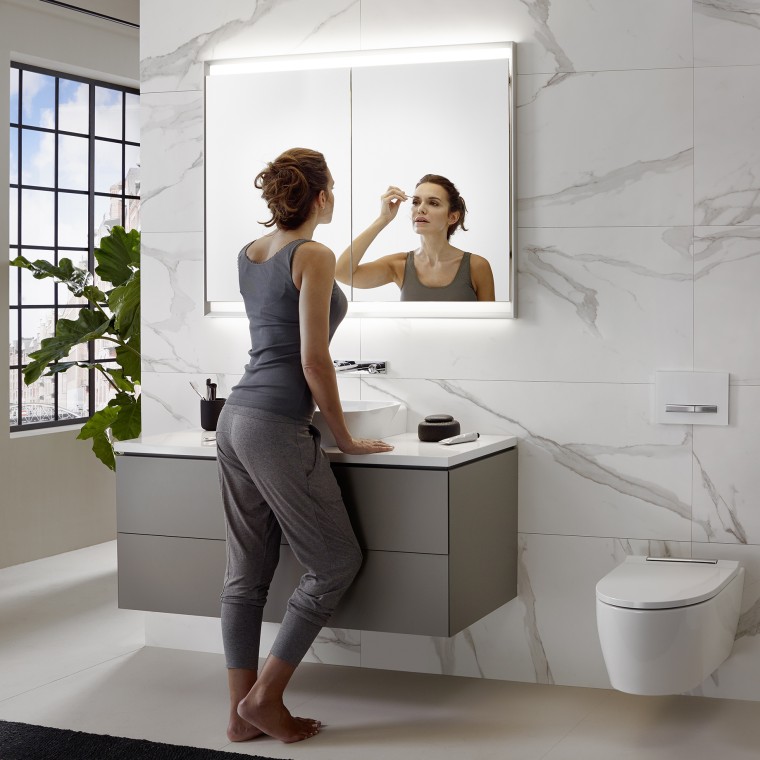 Bright light for intensive beauty care Bright light for intensive beauty care