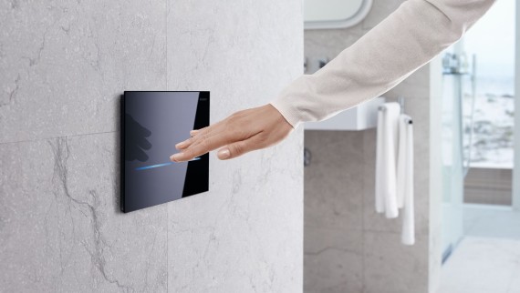 Rinçage du WC automatique ou sans contact avec la plaque de déclenchement Geberit Sigma80 square Rinçage du WC automatique ou sans contact avec la plaque de déclenchement Geberit Sigma80 square