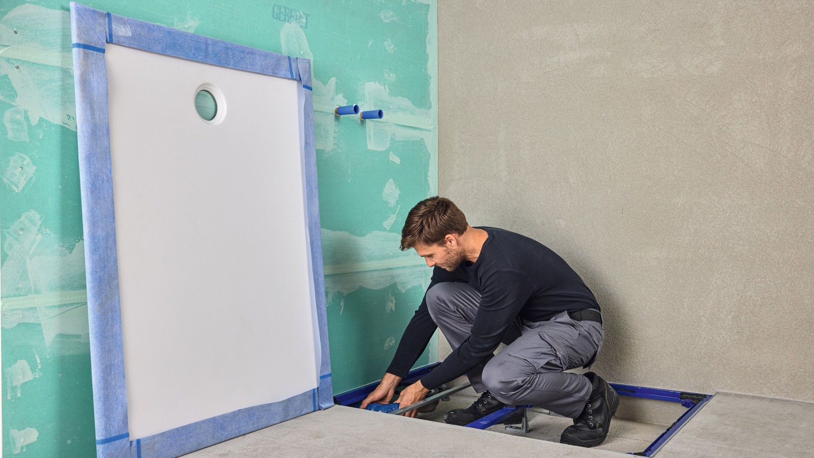 With the complete system of Geberit CleanFloor30 shower surface and the Geberit Duofix installation frame, prefabricated at the factory, the installation is quick and efficient
