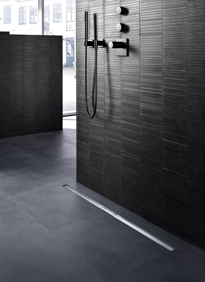 Floor-even shower with Geberit CleanLine shower channel