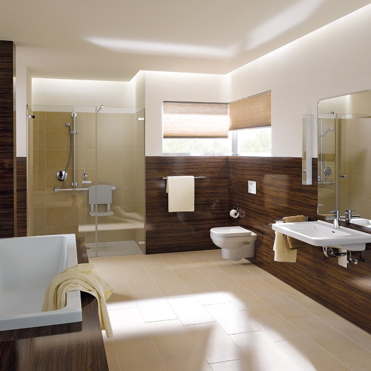 Geberit Renova Comfort bathroom with toilet, washbasin and bathtub Geberit Renova Comfort bathroom with toilet, washbasin and bathtub