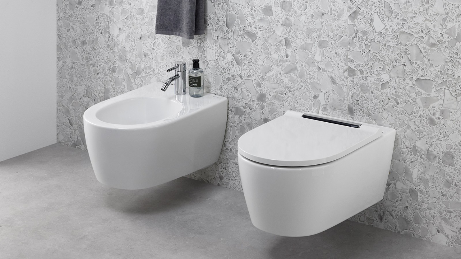 Combination of Geberit ONE bidet and AquaClean Sela shower toilet Combination of Geberit ONE bidet and AquaClean Sela shower toilet