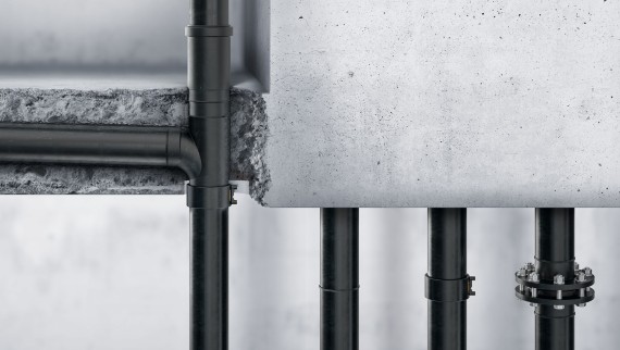 Les conduites et raccords Geberit PE sont soudés et peuvent également être posés dans le béton. Les conduites et raccords Geberit PE sont soudés et peuvent également être posés dans le béton.