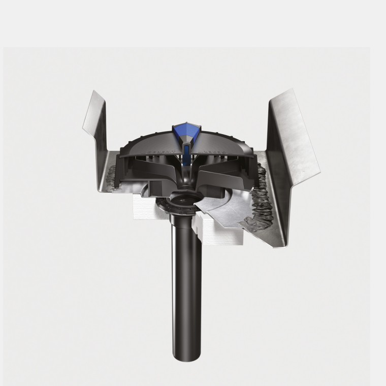 Installation du système d’évacuation des eaux de toiture par dépression Geberit Pluvia sur un toit avec chéneau en acier Installation du système d’évacuation des eaux de toiture par dépression Geberit Pluvia sur un toit avec chéneau en acier