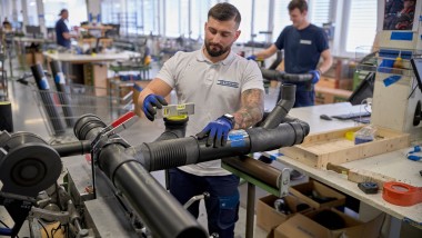 Préfabrication d’un système d’évacuation insonorisé avec Geberit Silent-db20