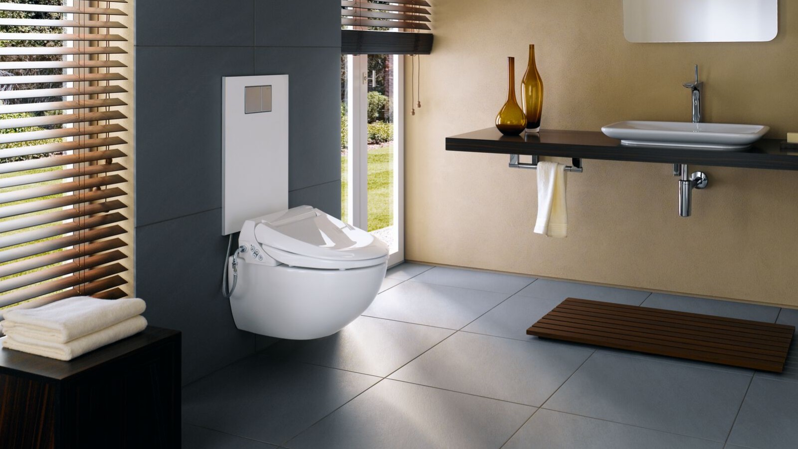 Geberit AquaClean 4000 avec panneau de finition design Geberit AquaClean 4000 avec panneau de finition design