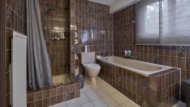 Bathroom with narrow shower corner, bathtub and floor-standing WC