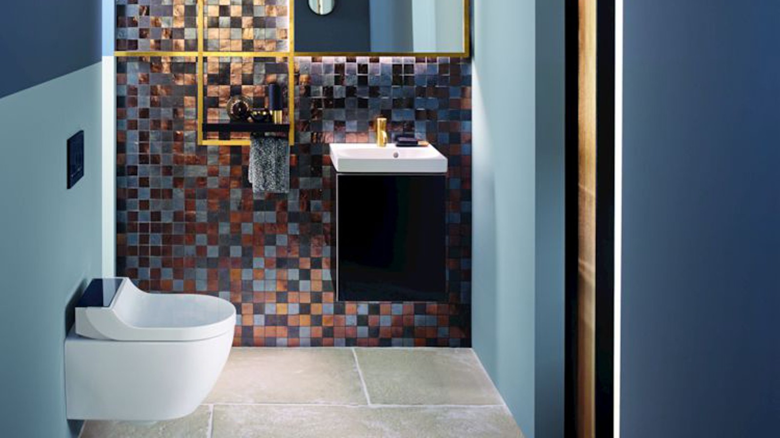 Les tons dorés et cuivrés ajoutent de la chaleur à ces WC d’invités Les tons dorés et cuivrés ajoutent de la chaleur à ces WC d’invités