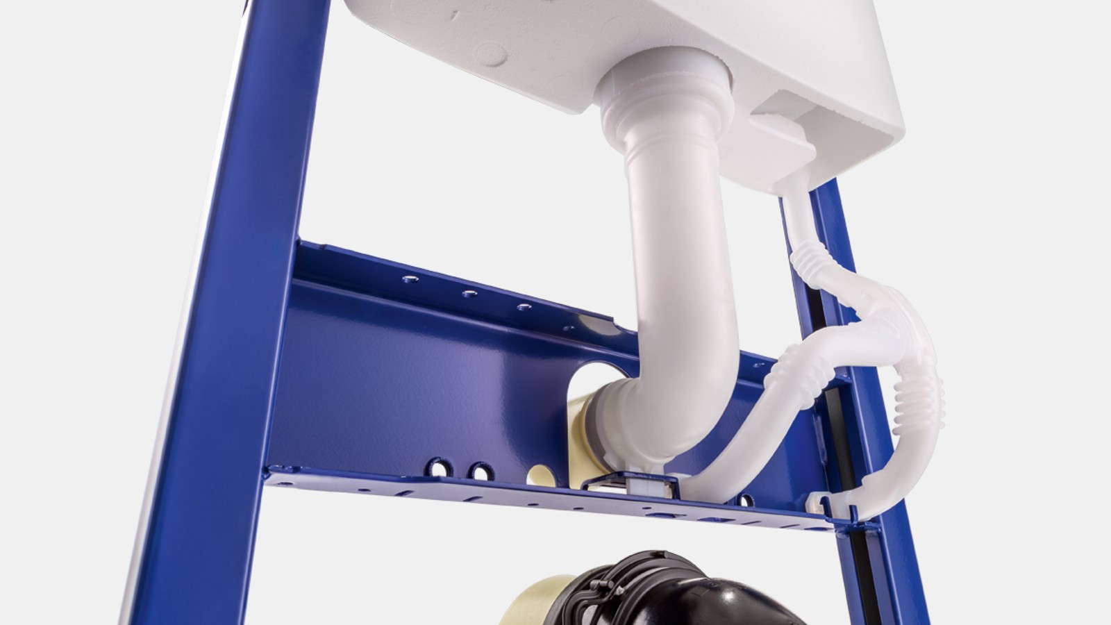 Réservoir à encastrer Geberit avec un fourreau pour le raccordement à l'alimentation en eau Réservoir à encastrer Geberit avec un fourreau pour le raccordement à l'alimentation en eau