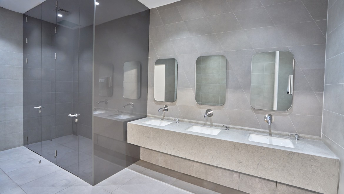 Simplicité et élégance : lavabo Geberit VariForm et robinets Piave. © Oğuzhan Kasar Simplicité et élégance : lavabo Geberit VariForm et robinets Piave. © Oğuzhan Kasar