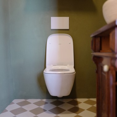 De charmantes toilettes d’invités avec le WC Renova Plan et la plaque de déclenchement Sigma70 (© Anna W.) De charmantes toilettes d’invités avec le WC Renova Plan et la plaque de déclenchement Sigma70 (© Anna W.)