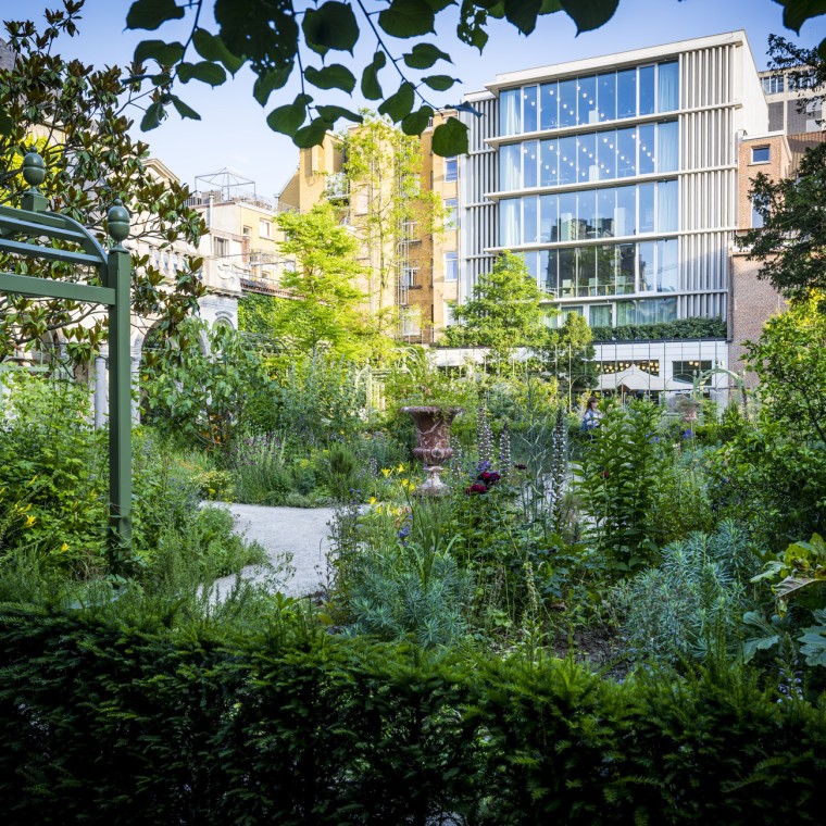 Modest yet striking: the new Ruben House entrance building (© Frederik Beyens)