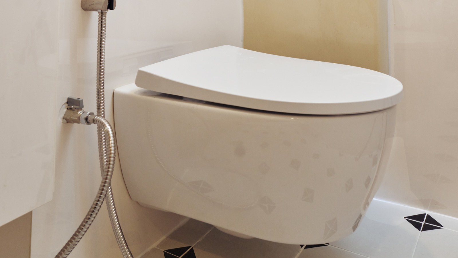 Wall-mounted Geberit iCon toilet (© Watson Lau) Wall-mounted Geberit iCon toilet (© Watson Lau)