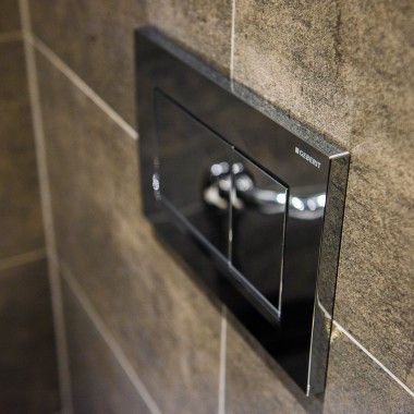 Geberit Sigma concealed cisterns with Sigma30 actuator plates have been installed (© Jarosław Kąkol)