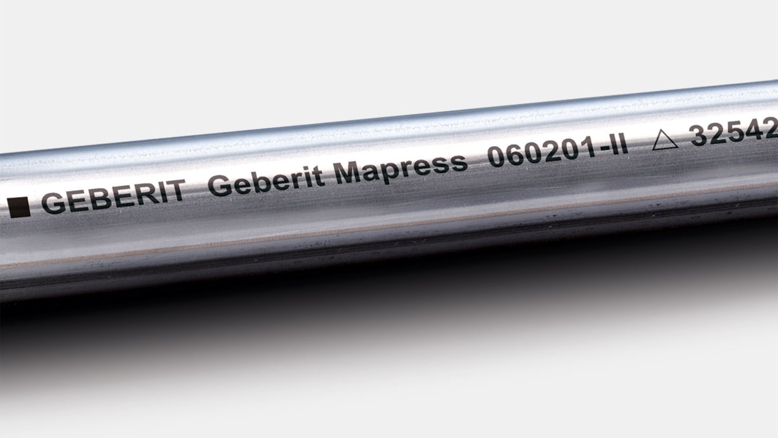 L'étiquette noire identifie le conduit Geberit Mapress Acier Inox CrNiMo L'étiquette noire identifie le conduit Geberit Mapress Acier Inox CrNiMo