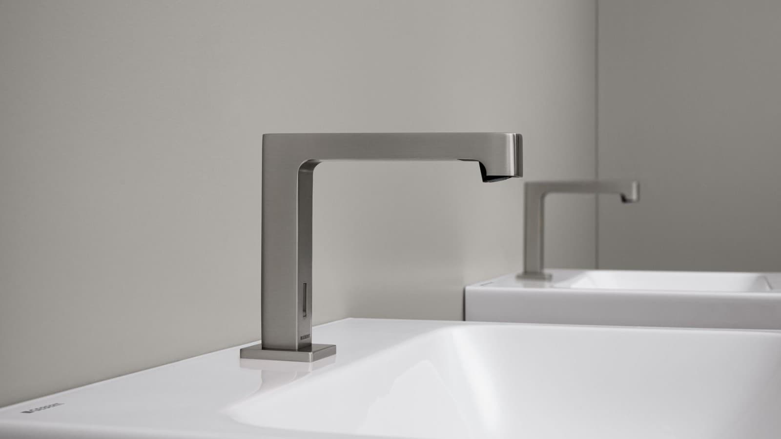 Touchless washbasin tap: Geberit Brenta deck-mounted tap in a square design in brushed stainless steel Touchless washbasin tap: Geberit Brenta deck-mounted tap in a square design in brushed stainless steel