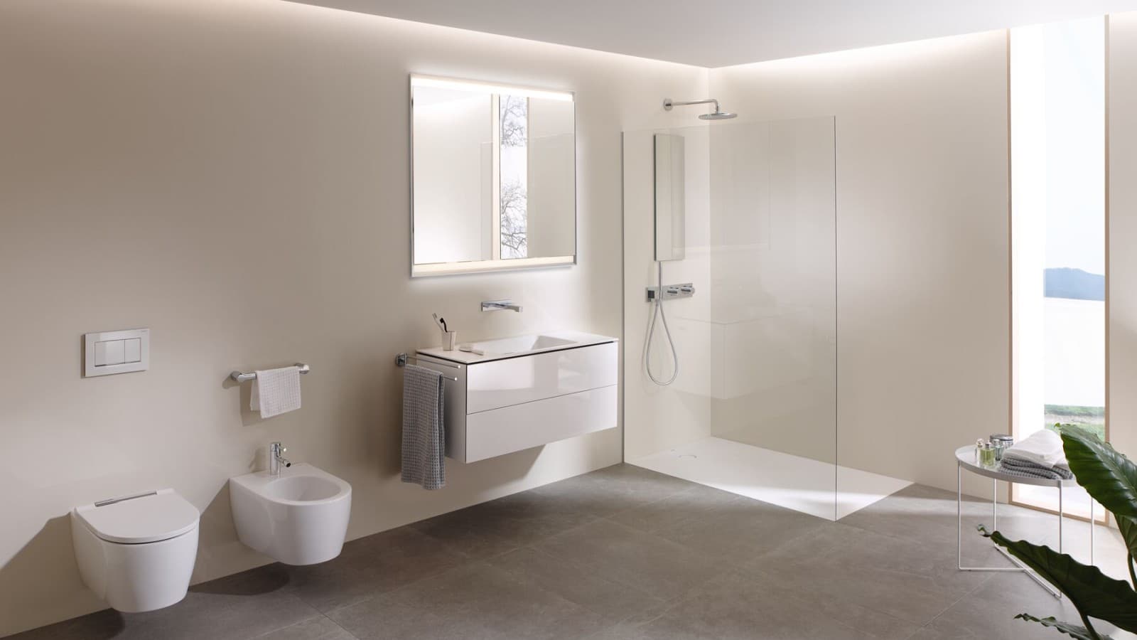 Grande salle de bains avec WC lavant Geberit AquaClean Maïra, meubles et céramiques sanitaires (© Geberit) Grande salle de bains avec WC lavant Geberit AquaClean Maïra, meubles et céramiques sanitaires (© Geberit)