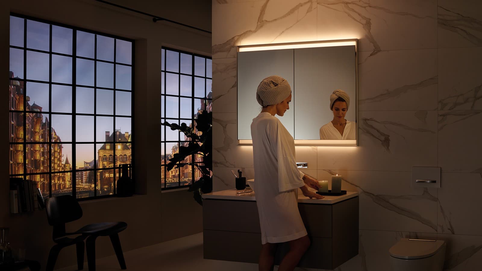 Armoire de toilette Geberit ONE avec ComfortLight en mode éclairage tamisé (© Geberit) Armoire de toilette Geberit ONE avec ComfortLight en mode éclairage tamisé (© Geberit)