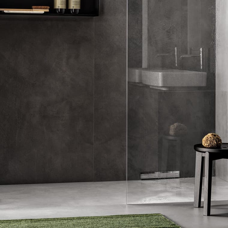 Douche à l’italienne avec évacuation murale Douche à l’italienne avec évacuation murale