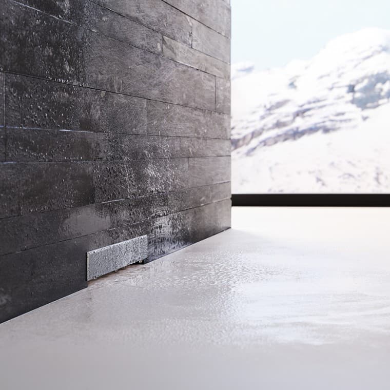 Évacuation murale Geberit dans un mur en briques noires Évacuation murale Geberit dans un mur en briques noires