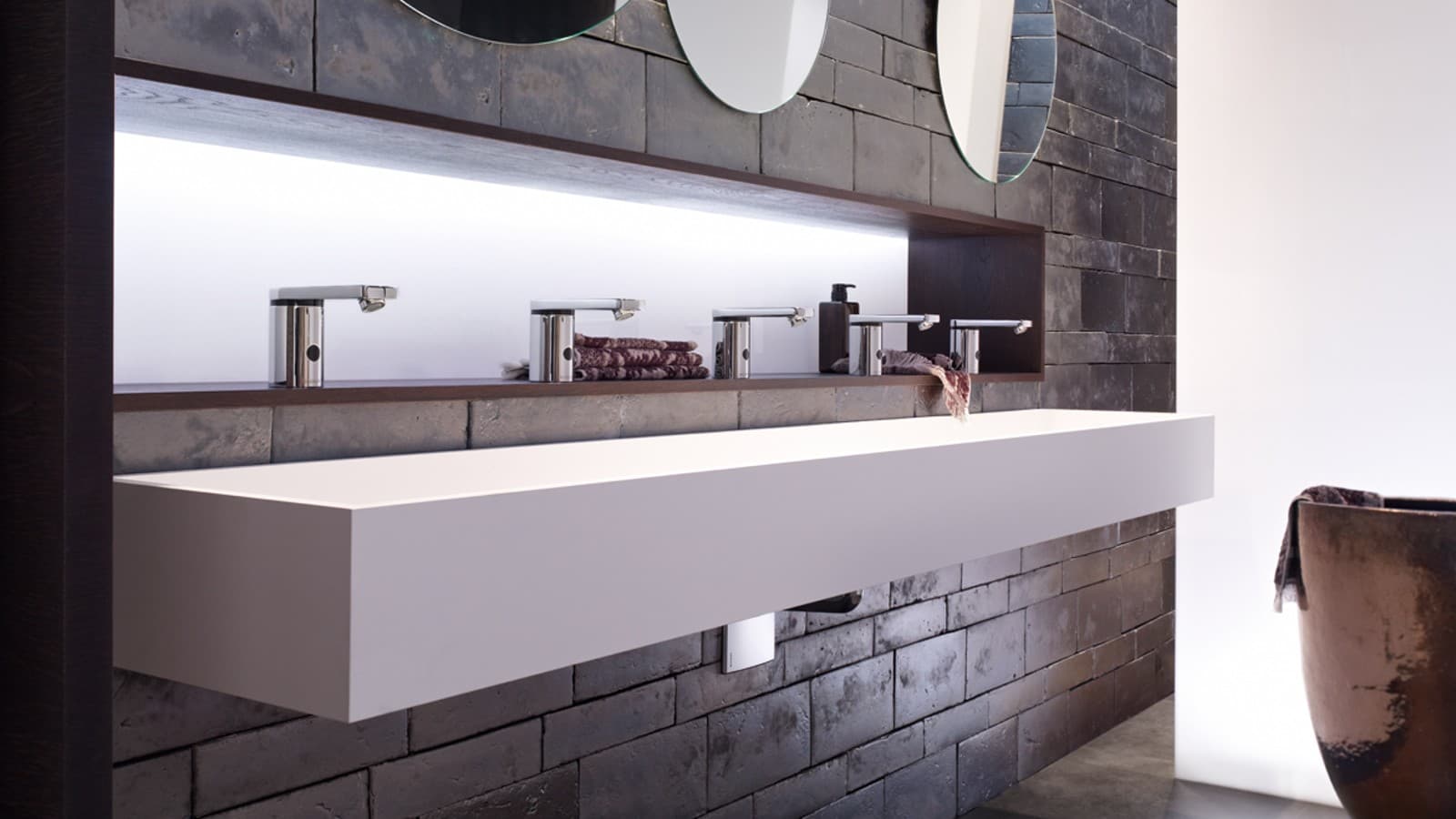 Lavabo Geberit avec robinetterie et siphon Lavabo Geberit avec robinetterie et siphon