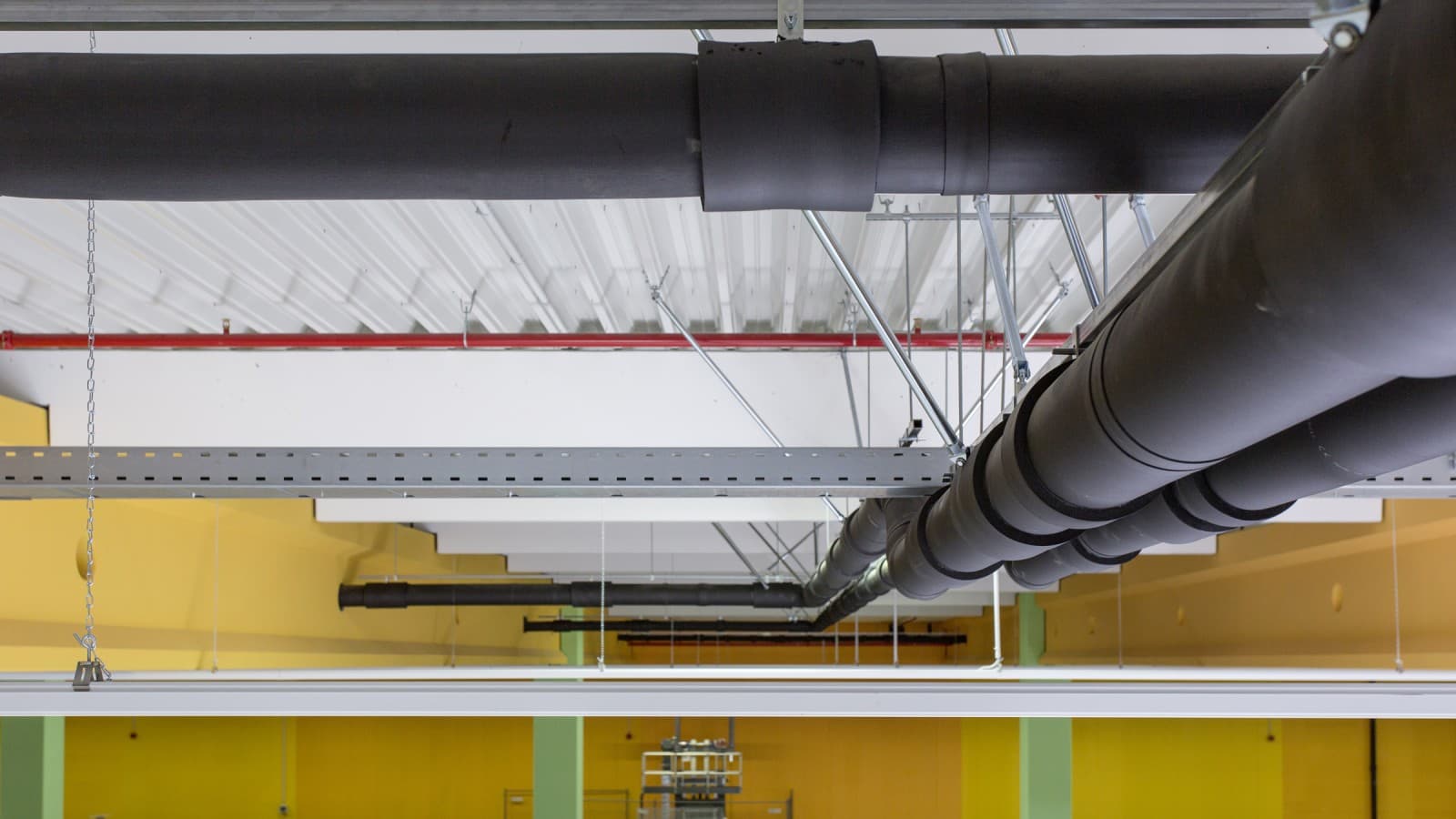 Conduites Geberit PE dans un système d’évacuation des eaux de toiture avec Geberit Pluvia Conduites Geberit PE dans un système d’évacuation des eaux de toiture avec Geberit Pluvia