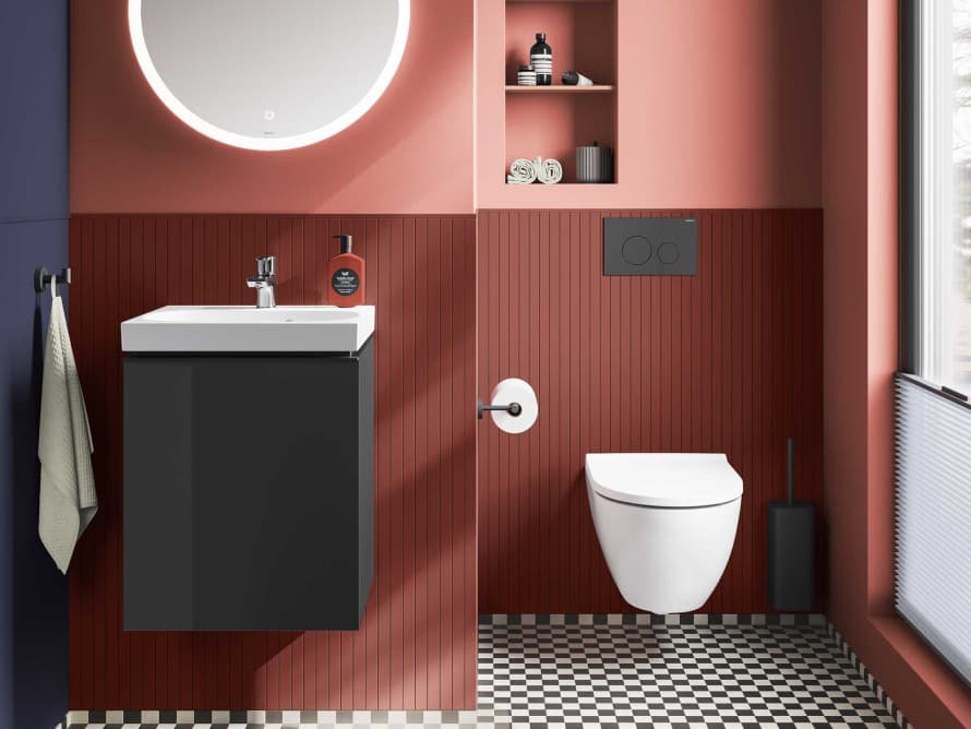 Guest bathroom in earthy terracotta tones featuring products from the Geberit Acanto bathroom series. Guest bathroom in earthy terracotta tones featuring products from the Geberit Acanto bathroom series.