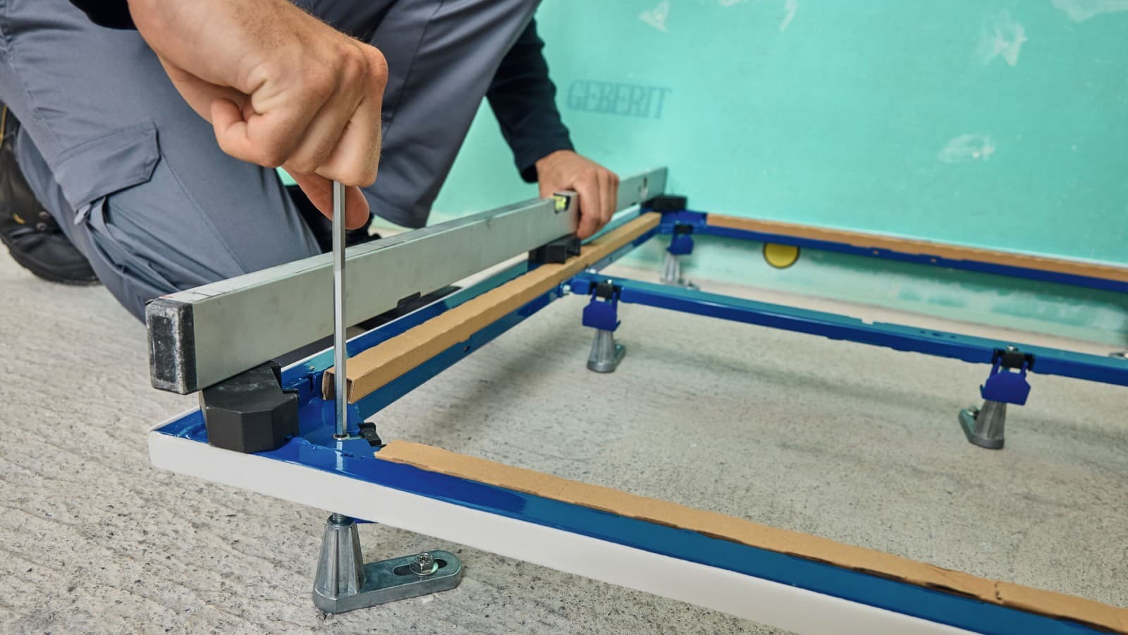 Height-adjustable from above Height-adjustable from above