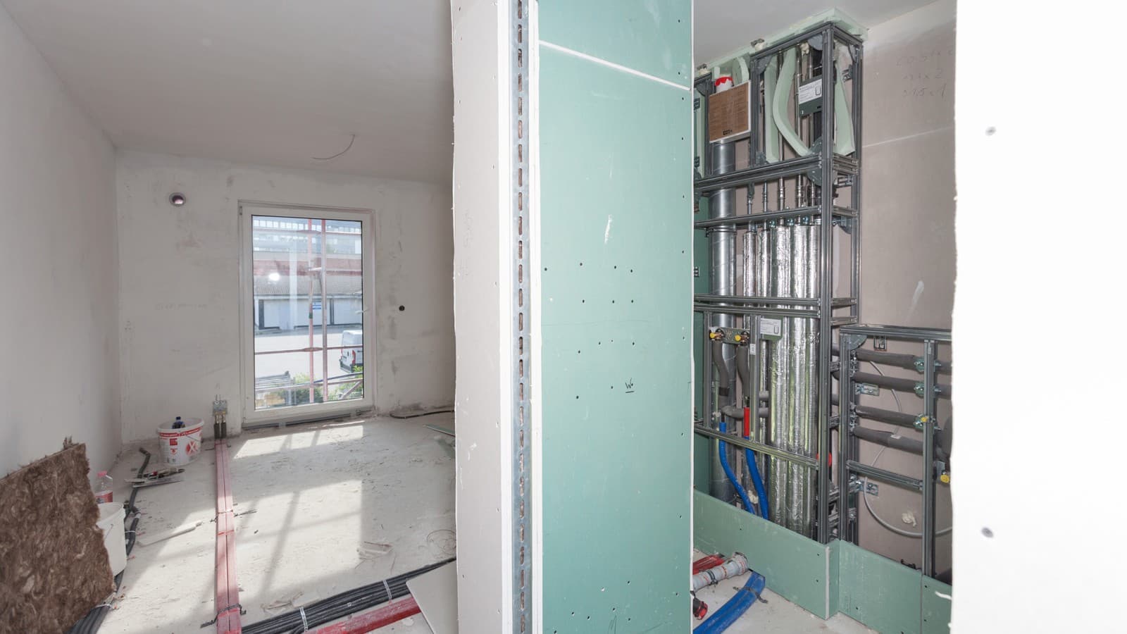 Le système d’installation préfabriqué Geberit GIS pour l’ensemble de l’alimentation et de l’évacuation a raccourci le temps de construction de trois mois (© Geberit) Le système d’installation préfabriqué Geberit GIS pour l’ensemble de l’alimentation et de l’évacuation a raccourci le temps de construction de trois mois (© Geberit)